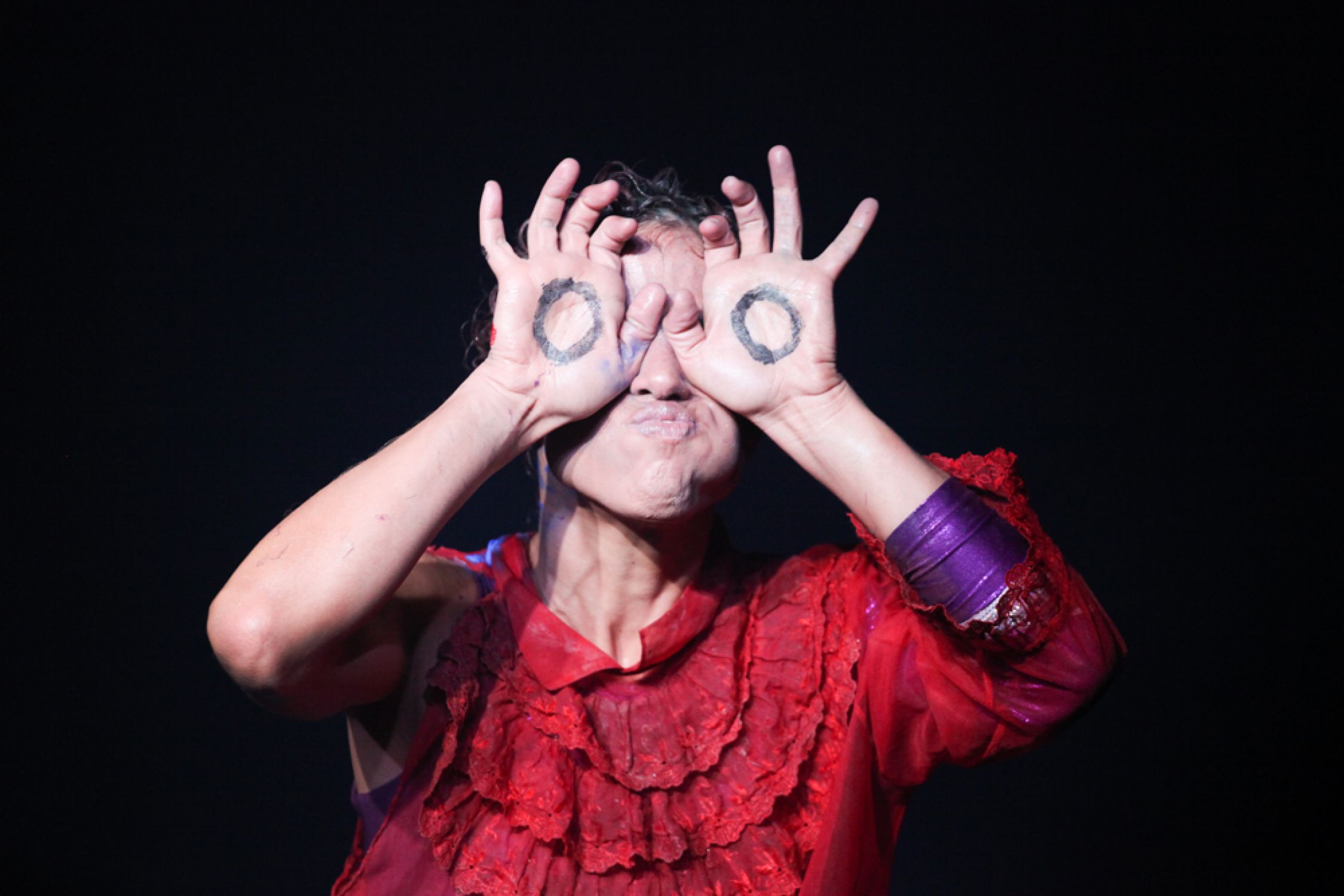 Marlene Monteiro Freitas dançando o lado selvagem da beleza